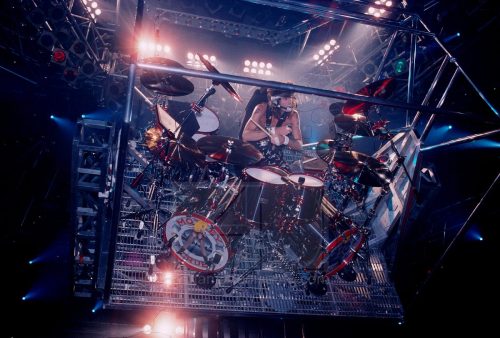 13 - TOMMY LEE - MOTLEY CRUE LIVE