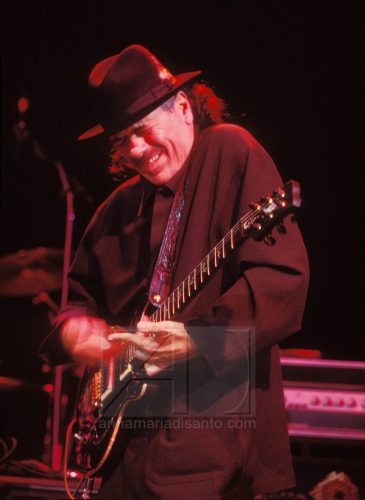 16 - CARLOS SANTANA LIVE