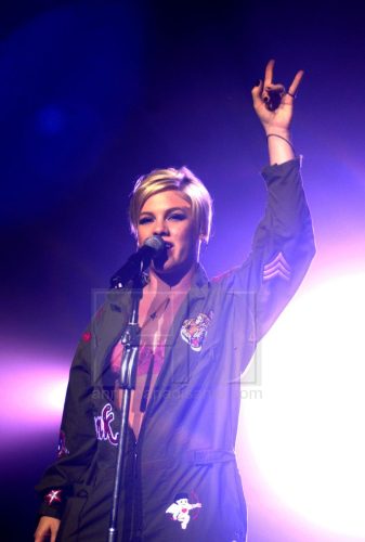23 - PINK LIVE