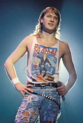 29 - JOE ELLIOT - DEF LEPPARD LIVE