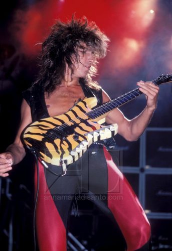 34 - GEORGE LYNCH - DOKKEN LIVE